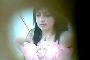 /images/Espiando en los vestidores 02